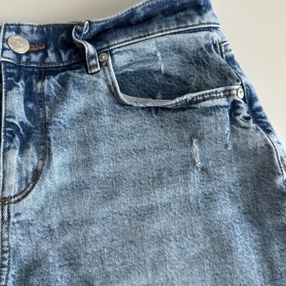 Acid Washed Ripped Jean Denim Shorts SIZE 4 - Picture 3 of 7